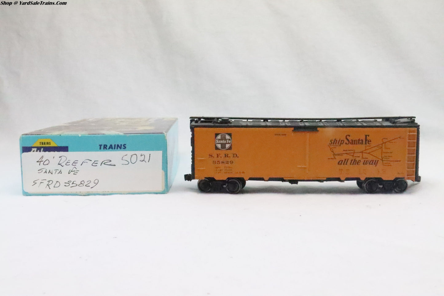 ATH-5021 - 40' Refrigerator Car Santa Fe The Scout - Santa Fe - SFRD 35829 - Resistor & Metal Wheels - HO Scale - Preowned