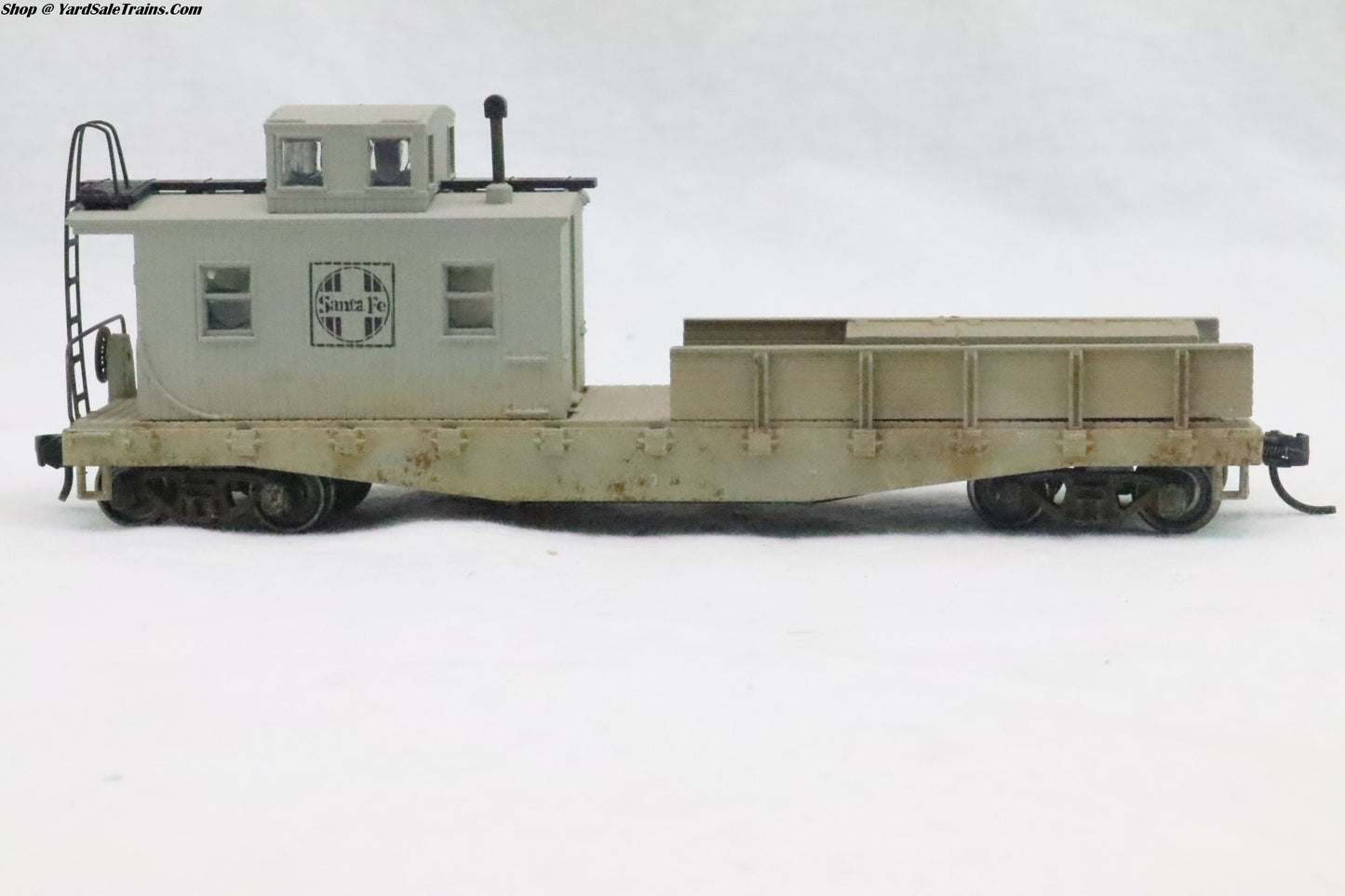 ATH-5500 - Work Caboose Maintenance of Way Santa Fe - Gray - Resistor & Metal Wheels - HO Scale - Weathered - Preowned