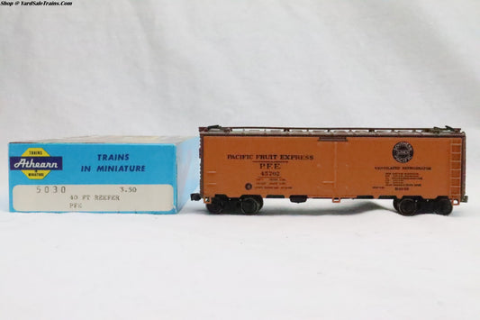 ATH-5030 - 40' Refrigerator Car PFE Union Pacific - PFE 45702 - Weathered - HO Scale - Preowned