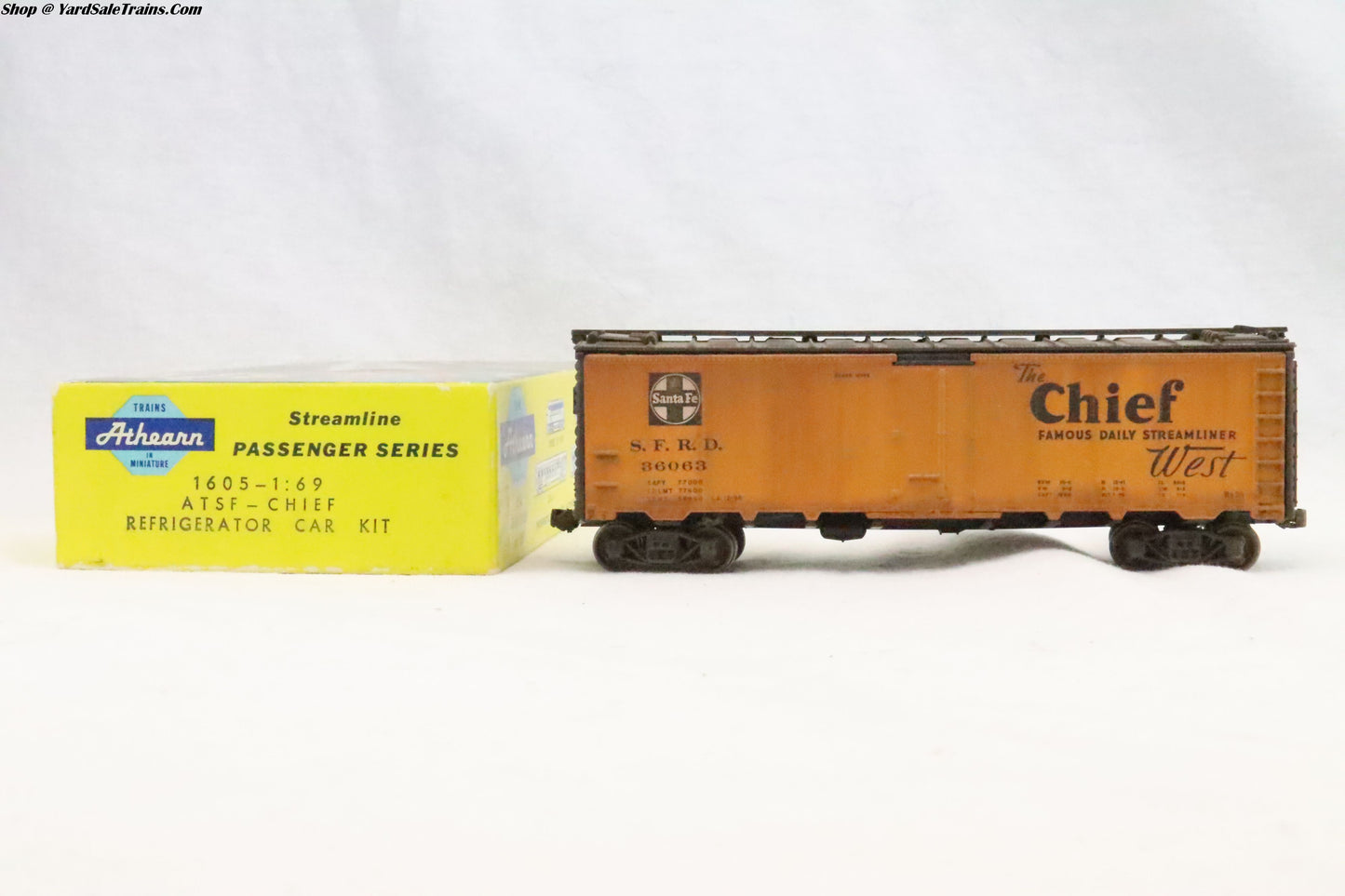 ATH-1605 - Refrigerator Car Santa Fe The Chief - SFRD 36063 - Weathered - HO Scale - Preowned