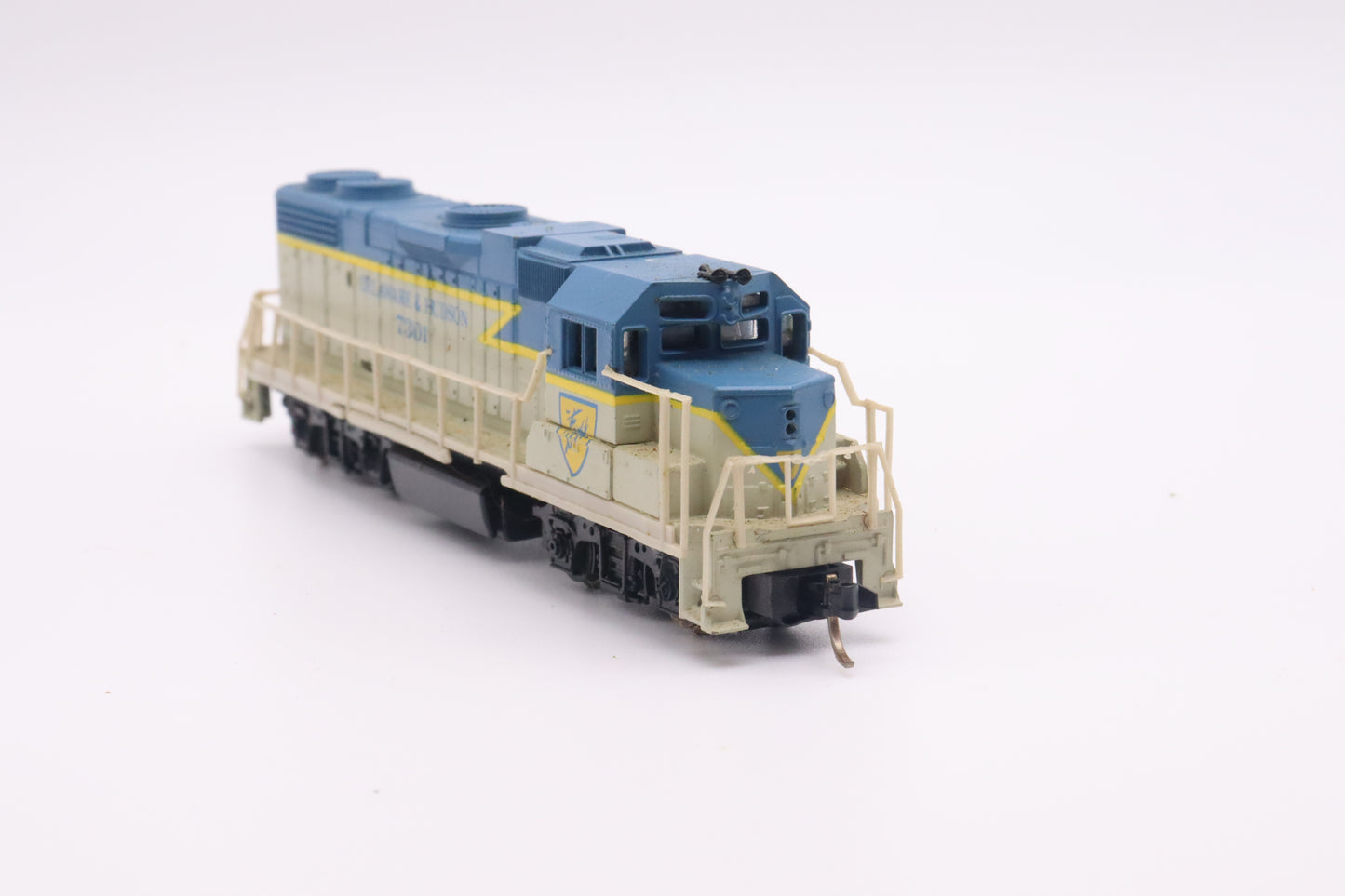 LL-7848 - GP-38 Locomotive - Delaware & Hudson - DH-7301 (Runs Poorly)