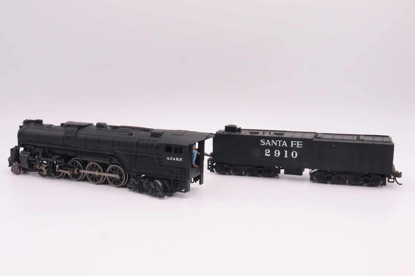 BCH-58153 - Northern 4-8-4 Steam Locomotive  & 52' Tender - Santa Fe - ATSF-2910