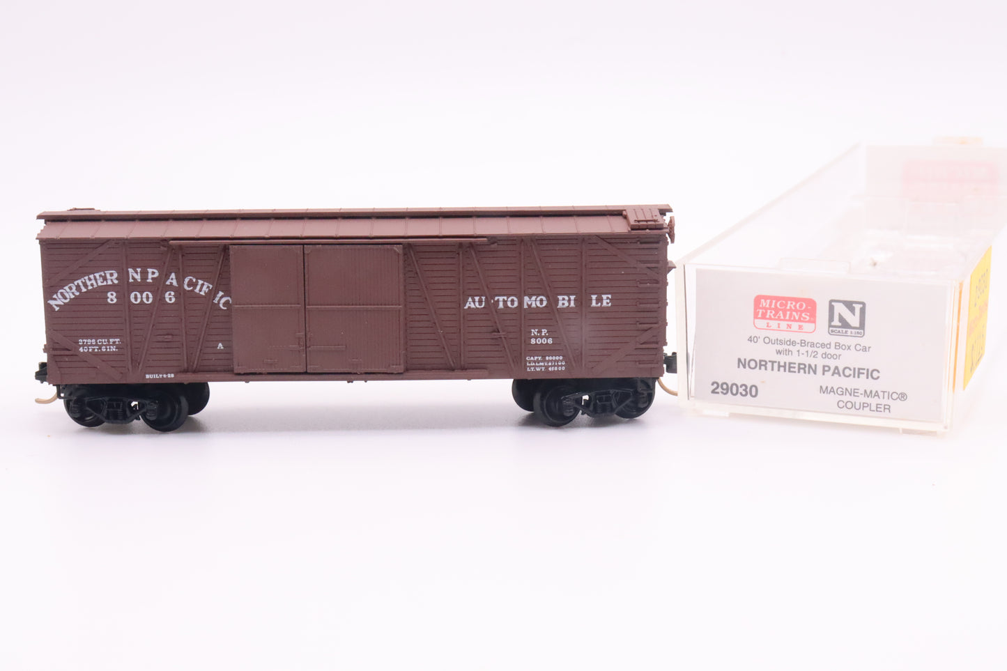 MTL-29030 - 40' Outside-Braced Boxcar with 1-1/2 Door - Northern Pacific - NP-8006