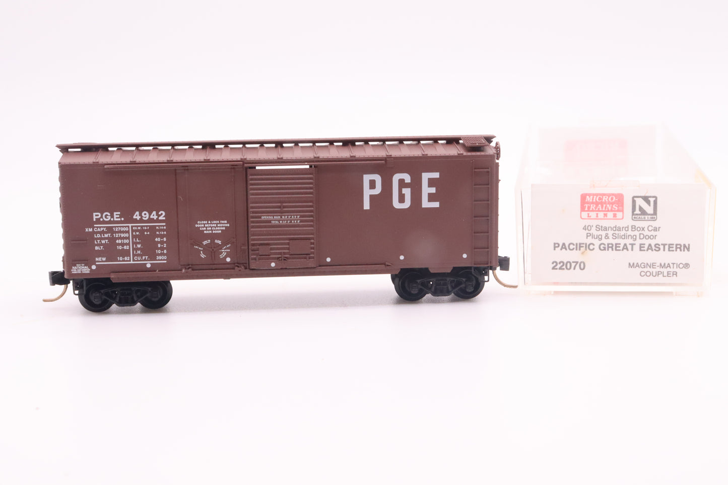 MTL-22070 - 40' Standard Boxcar Plug & Sliding Door - Pacific Great Eastern - PGE-4942