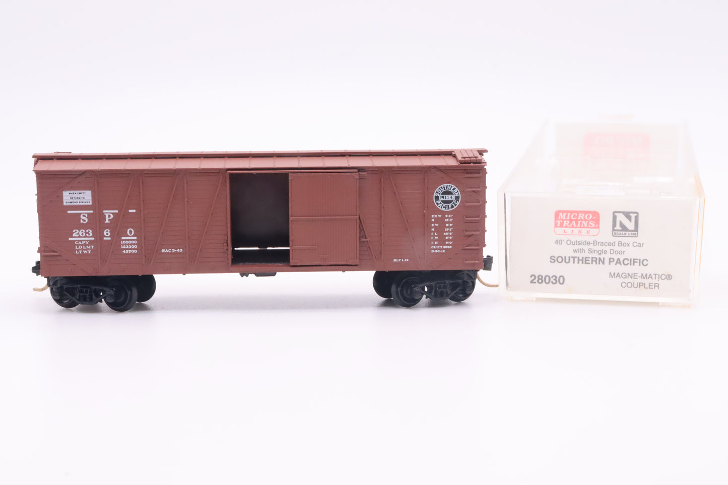 MTL-28030 - 40' Outside Braced Boxcar with Single Door - Southern Pacific - SP-26360